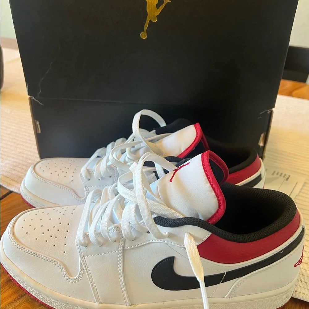 Men’s size 10 Nike Air Jordan 1 Low. White, black and red. Worn twice. - Picture 1 of 5